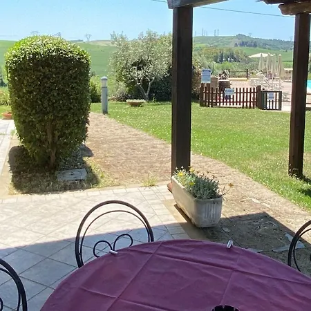 Tenuta La Lupa מלון