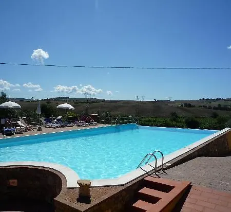 Tenuta La Lupa מלון 3*