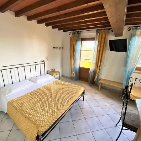 מלון Tenuta La Lupa קסטלינה מריטימה